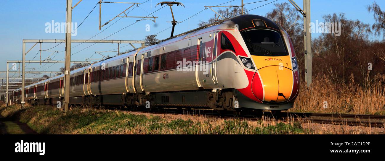 LNER, Azuma 801 Klasse Zug, vorbei an Offord Cluny Village, East Coast Main Line Railway, Cambridgeshire, England, Großbritannien Stockfoto