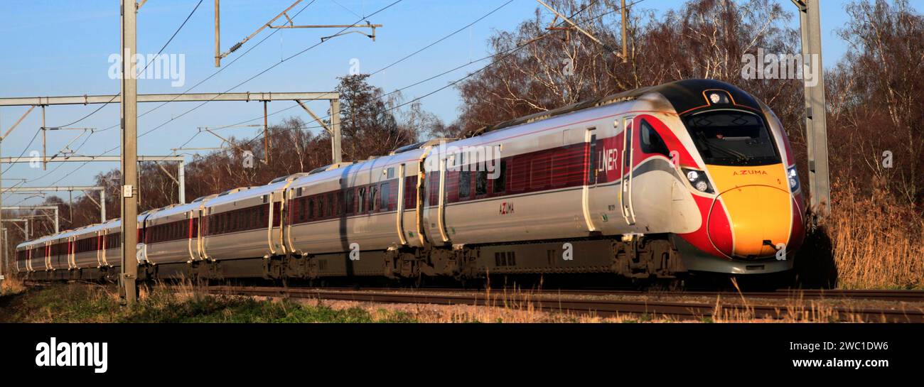 LNER, Azuma 801 Klasse Zug, vorbei an Offord Cluny Village, East Coast Main Line Railway, Cambridgeshire, England, Großbritannien Stockfoto