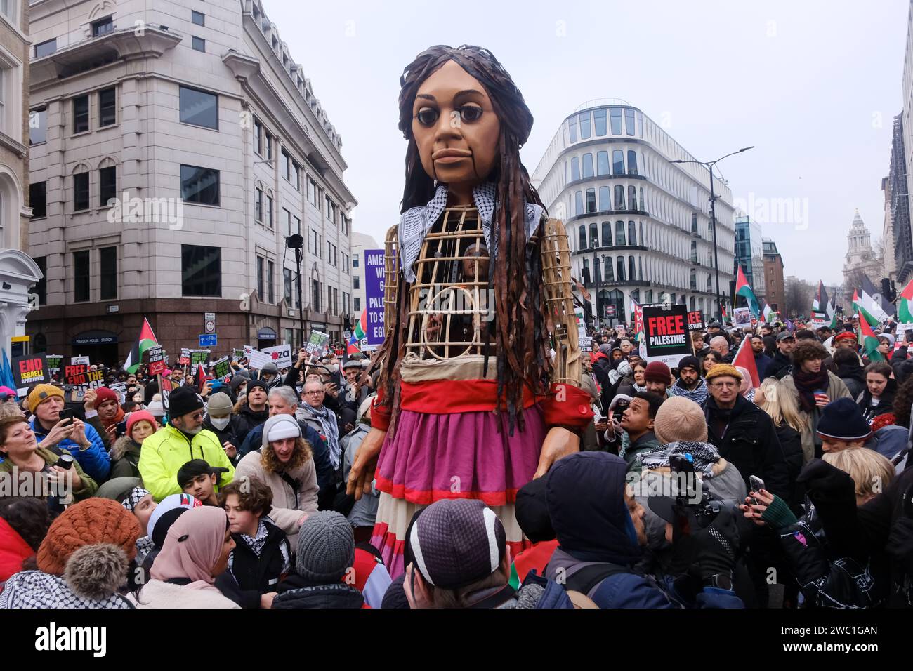 London, Großbritannien. Januar 2024. Marsch nach Palästina in Zentral-London. Little Amal. Quelle: Matthew Chattle/Alamy Live News Stockfoto