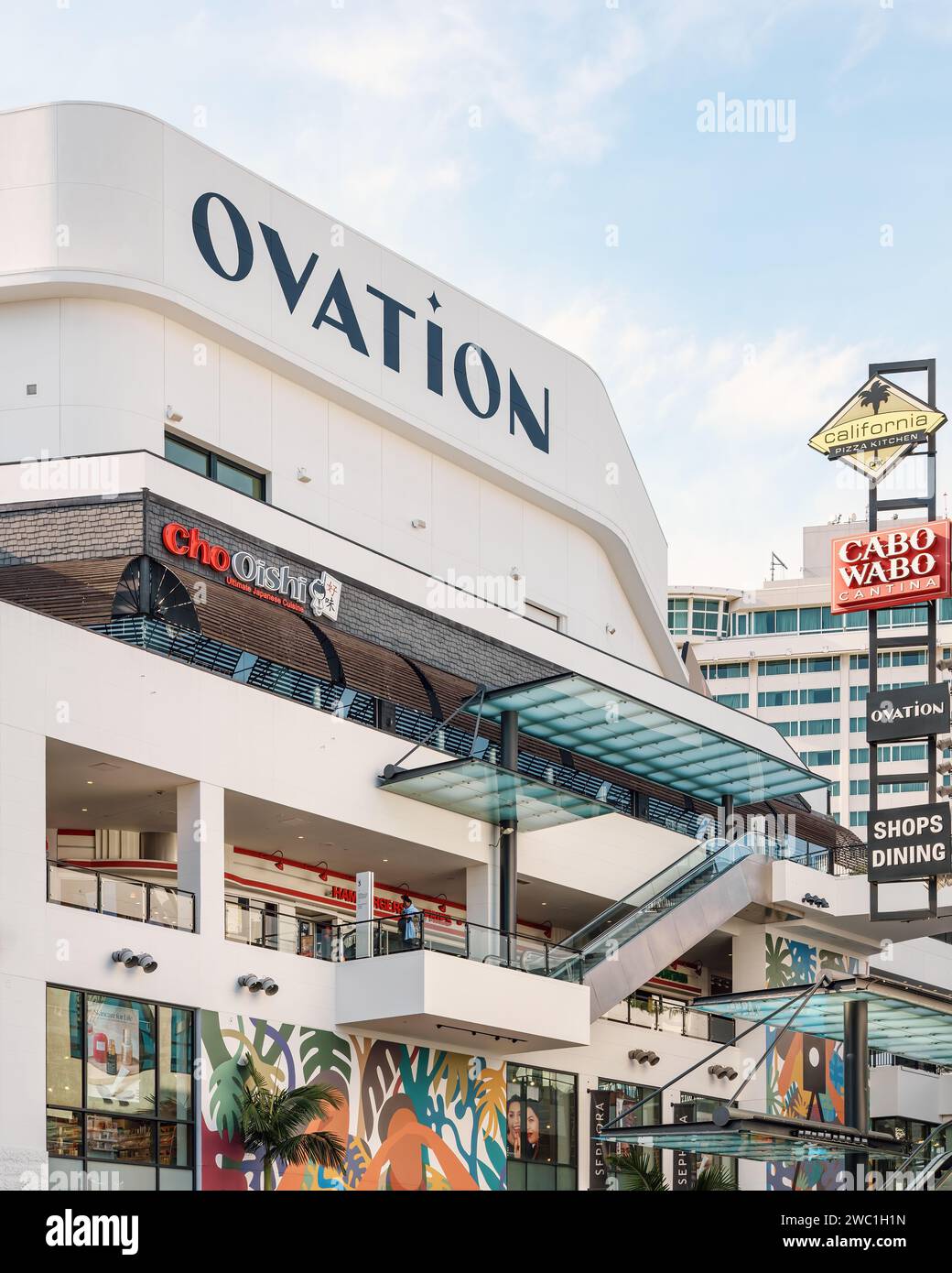 Ovation Hollywood. Einkaufszentrum und Unterhaltungskomplex am Hollywood Boulevard in Hollywood, Los Angeles, Kalifornien, USA. Stockfoto