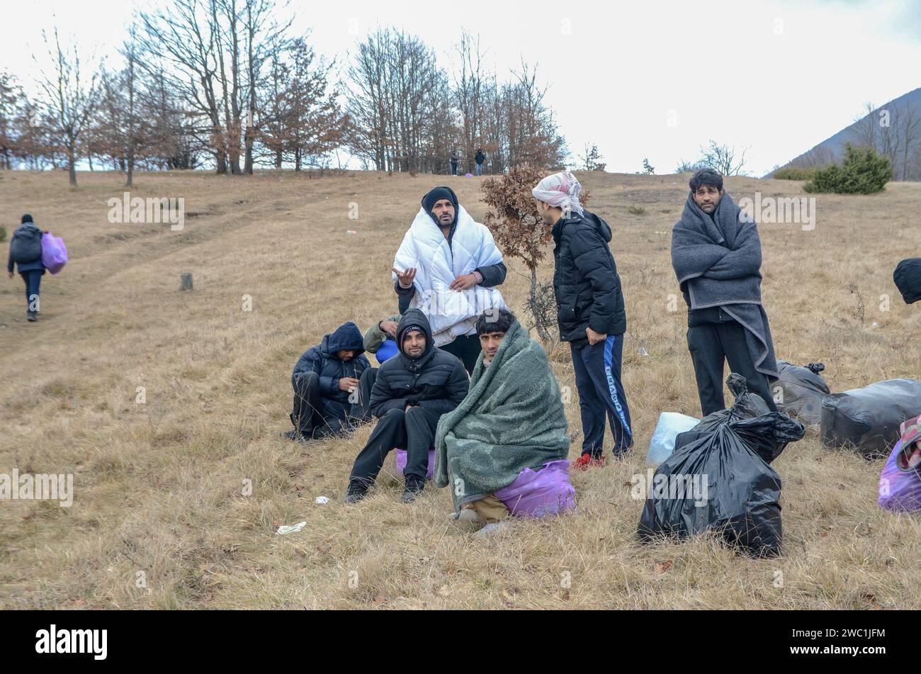 Flüchtlingslager brennt in Bosnien und Herzegowina. Das Migrantenlager Lipa in der Nähe von Bihac wurde durch einen Brand zerstört. Humanitäre Katastrophe. Stockfoto