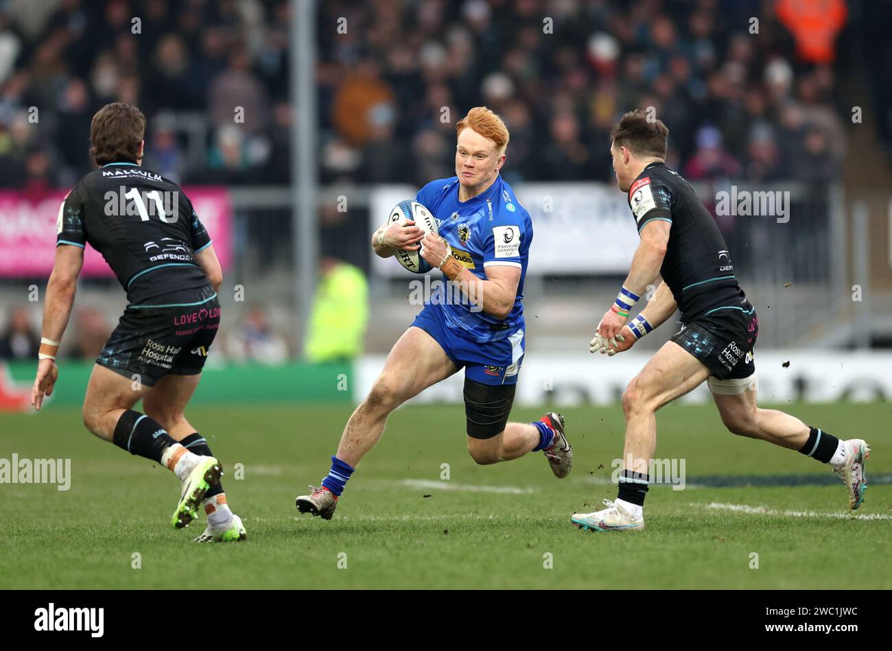 Ben Hammersley (Mitte) der Exeter Chiefs in Aktion während des Investec Champions CupSpiels im