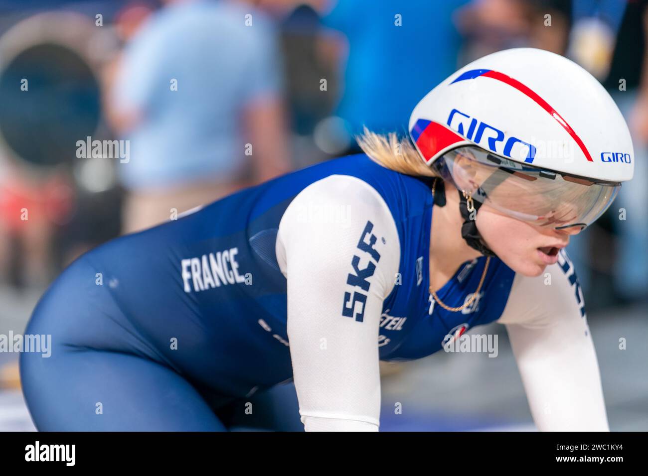 Apeldoorn, Niederlande. Januar 2024. APELDOORN, NIEDERLANDE – 10. JANUAR: Julie Michaux aus Frankreich tritt am 1. Tag der UEC Track Elite Europameisterschaft 2024 in Omnisport am 10. Januar 2024 in Apeldoorn, Niederlande, im Sprint des Damenteams an. (Foto: Joris Verwijst/BSR Agency) Credit: BSR Agency/Alamy Live News Stockfoto