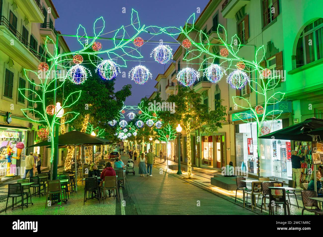 Madeira Funchal Madeira Funchal Stadtzentrum Rua Dr. Fernão de Ornelas 56 Weihnachtsdekorationen Straßenbeleuchtung Funchal Madeira Portugal EU Europa Stockfoto