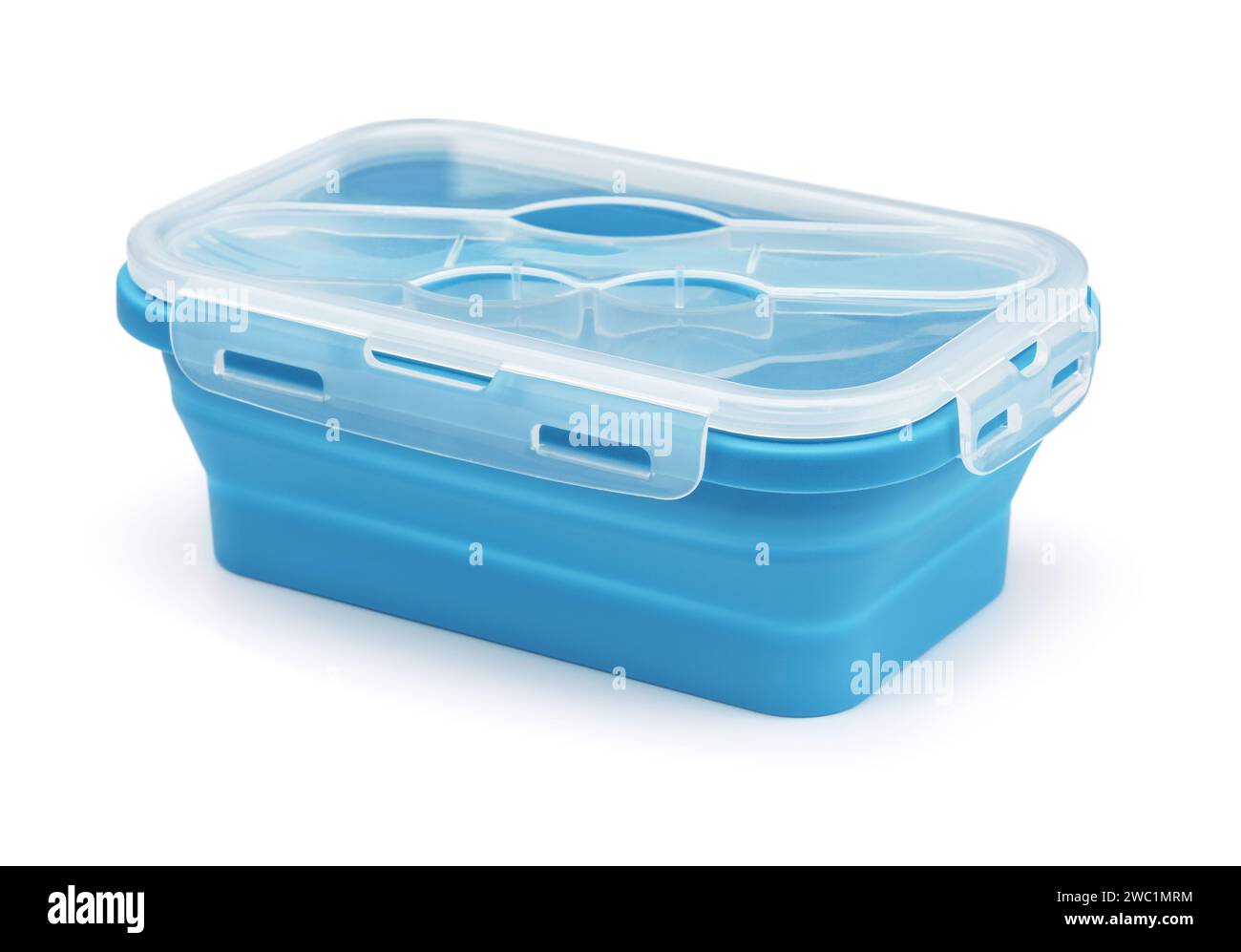Blaue zusammenklappbare Lunchbox aus Silikon mit Spork isoliert auf weiß Stockfoto