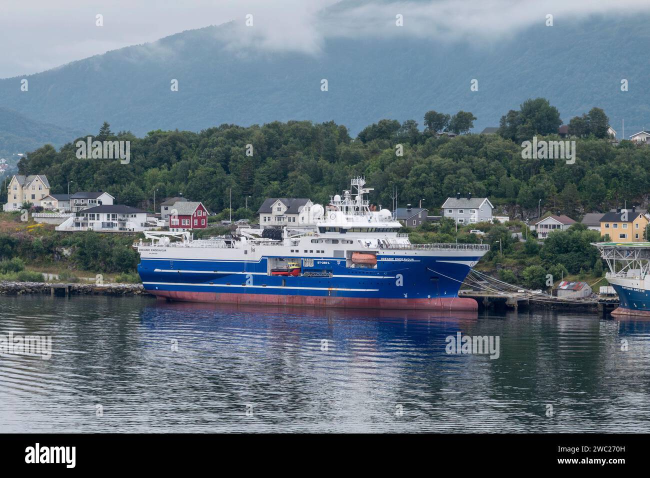 Das Forschungsschiff Oceanic Endeavour liegt in Ålesund, Møre og Romsdal County, Norwegen. Stockfoto