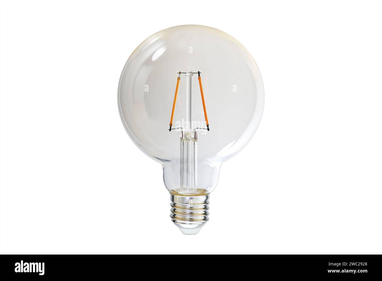 LED-Lampe mit klarem, transparentem Glas und zwei orangefarbenen Glühfäden, nostalgisches Design, das einer traditionellen Glühlampe ähnelt, isoliert auf einem Hauch Stockfoto