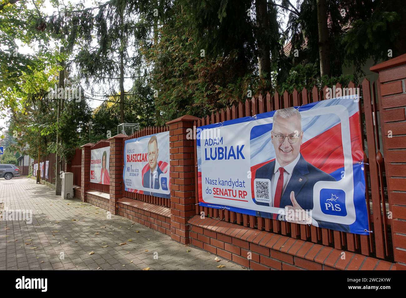 Plakate auf den Straßen für die polnischen Parlamentswahlen Stockfoto