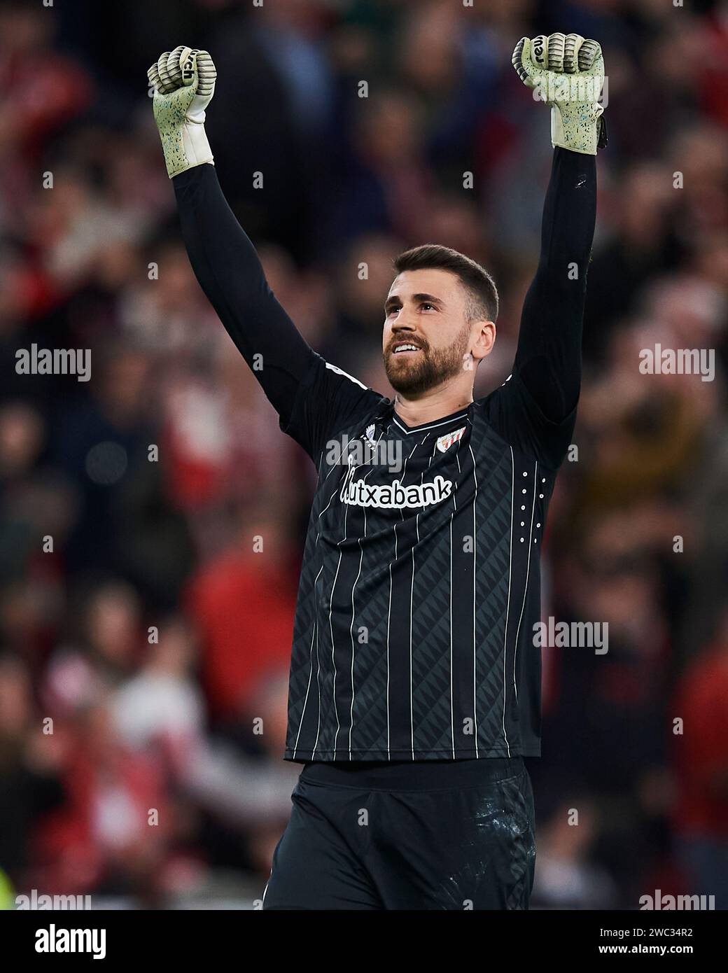 Unai Simon vom Athletic Club reagiert auf das LaLiga EA Sports Match zwischen Athletic Club und Real Sociedad im San Mames Stadium am 13. Januar 2024 in Bilbao. Quelle: Cesar Ortiz Gonzalez/Alamy Live News Stockfoto