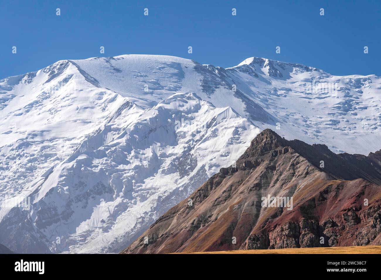 Gletscher und Schnee, Berg und Gipfel des Lenin Peak, Provinz Osh, Kirgisistan Stockfoto