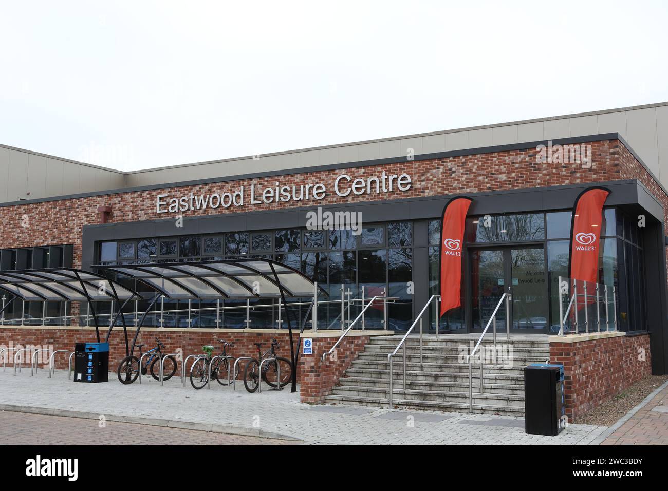 Eastwood Centre, Freizeitzentrum, Sheerwater, Woking, Surrey, Vereinigtes Königreich, Teil des Regenerationsprogramms Stockfoto