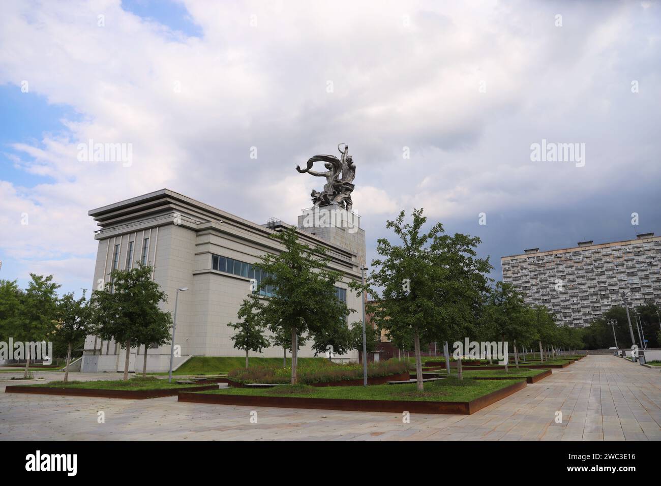 Moskau, Russland - August 2023: Denkmal der Arbeiterin und Kolchozfrau in Moskau. Stockfoto