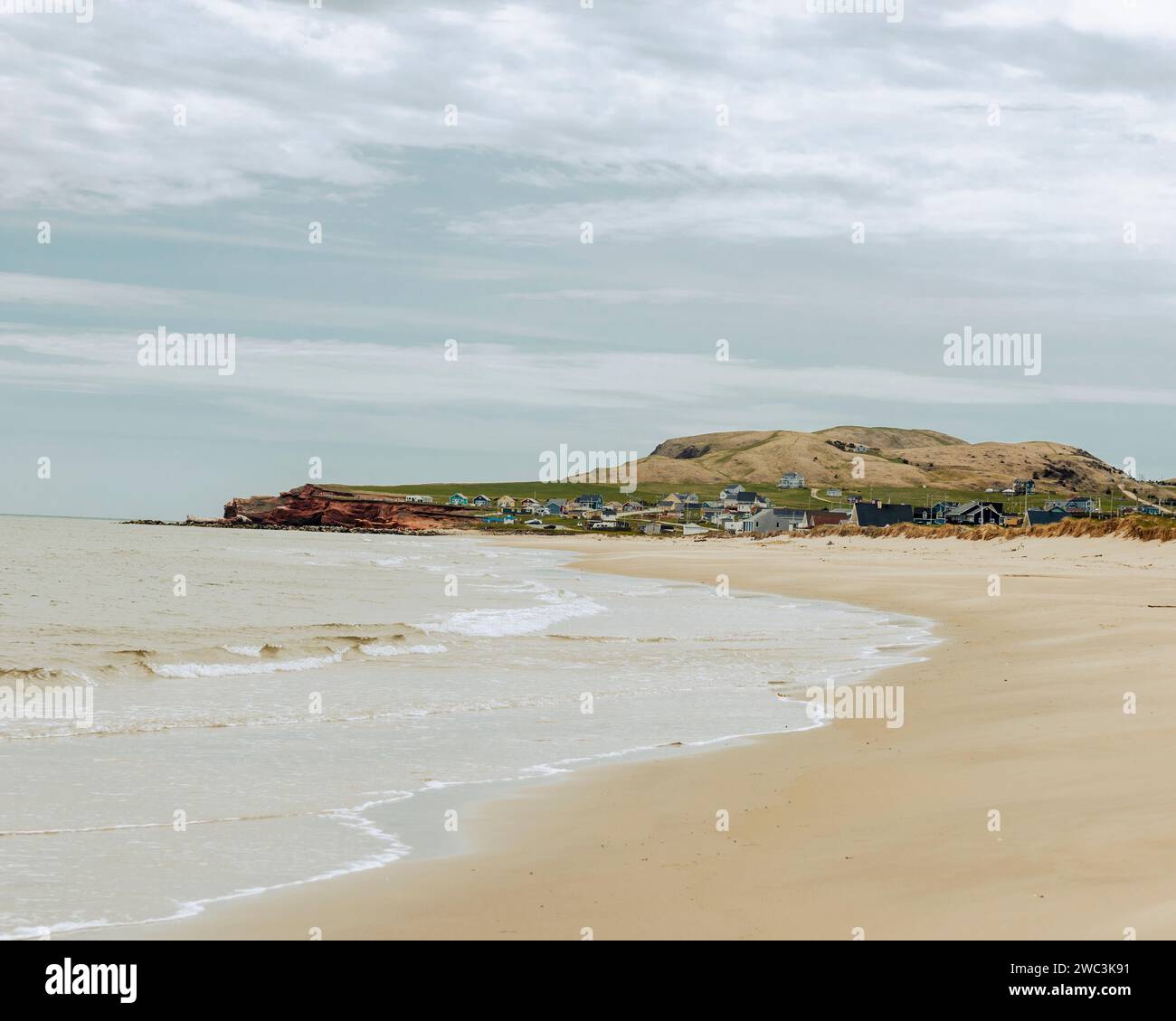 Bewölkter Tag am Dune du Sud Beach, Magdalen Islands, Quebec, Kanada Stockfoto