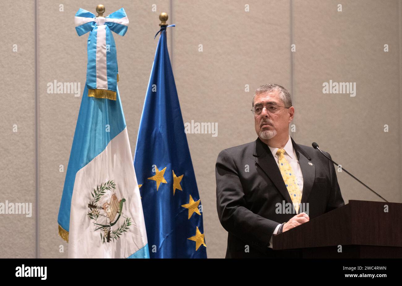 Guatemala Stadt, Guatemala. Januar 2024. Bernardo Arévalo, designierter guatemaltekischer Präsident, spricht auf einer Pressekonferenz am Vorabend der Amtseinführung von Arévalo in Guatemala-Stadt. Quelle: Sandra Sebastian/dpa/Alamy Live News Stockfoto