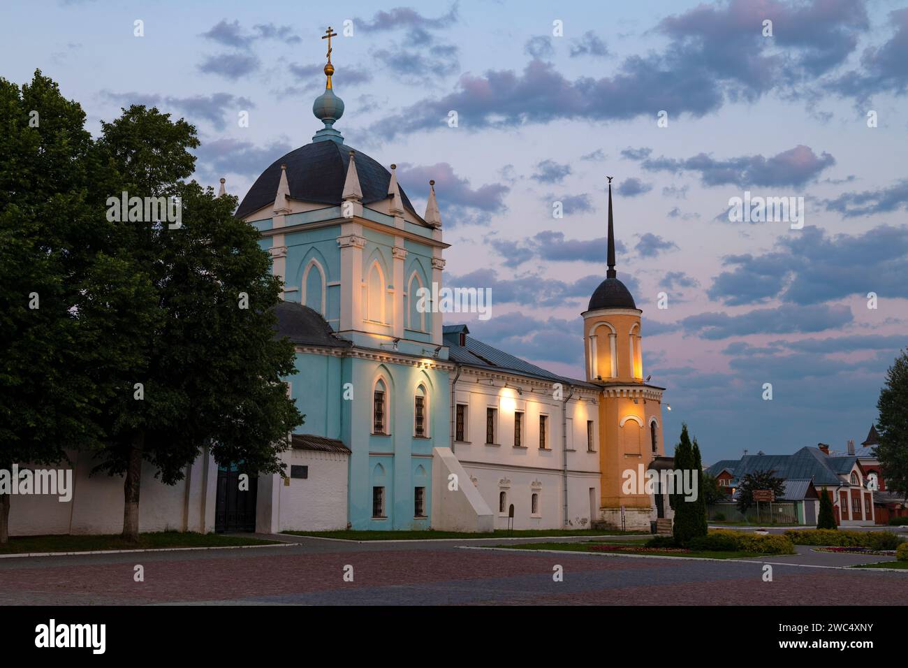 Alte Kirche der Fürsprache der Heiligen Jungfrau Maria vom Novo-Golutvin-Kloster im Juni. Kolomna. Region Moskau, Russland Stockfoto