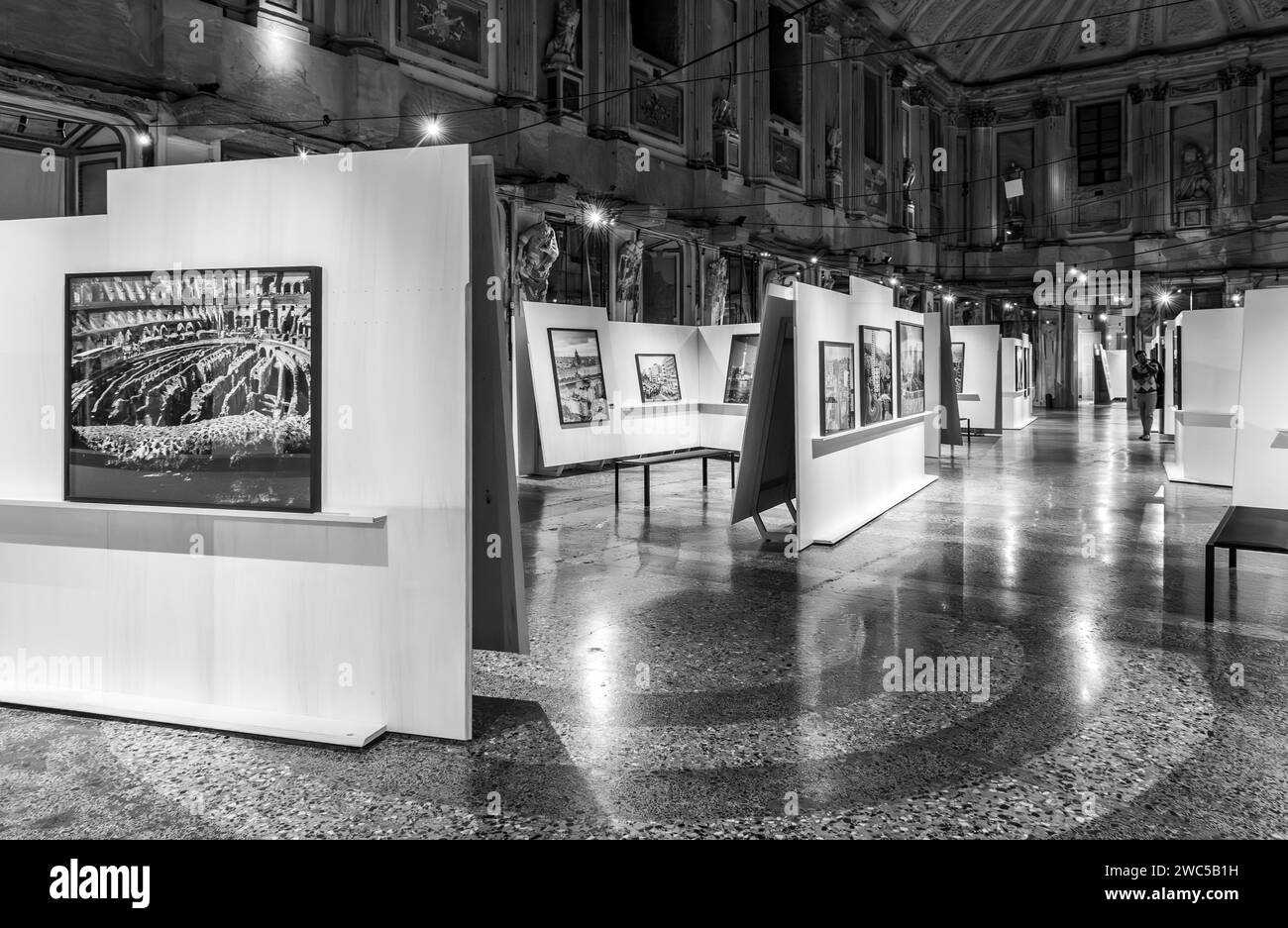 Eine Ausstellung des italienischen Fotografen Gabriele Basilico (1944 - 2013) - (urbane zeitgenössische Landschaften) - im Palazzo reale in Mailand, Italien Stockfoto