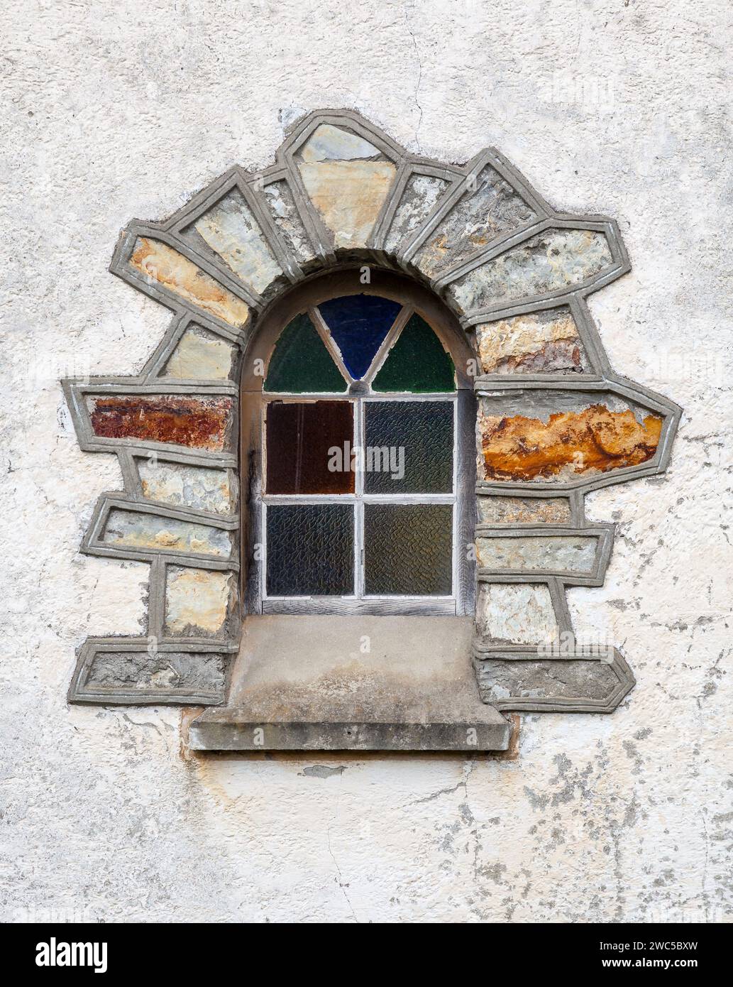 Fenster eines alten Hauses, Architekturdetails Stockfoto