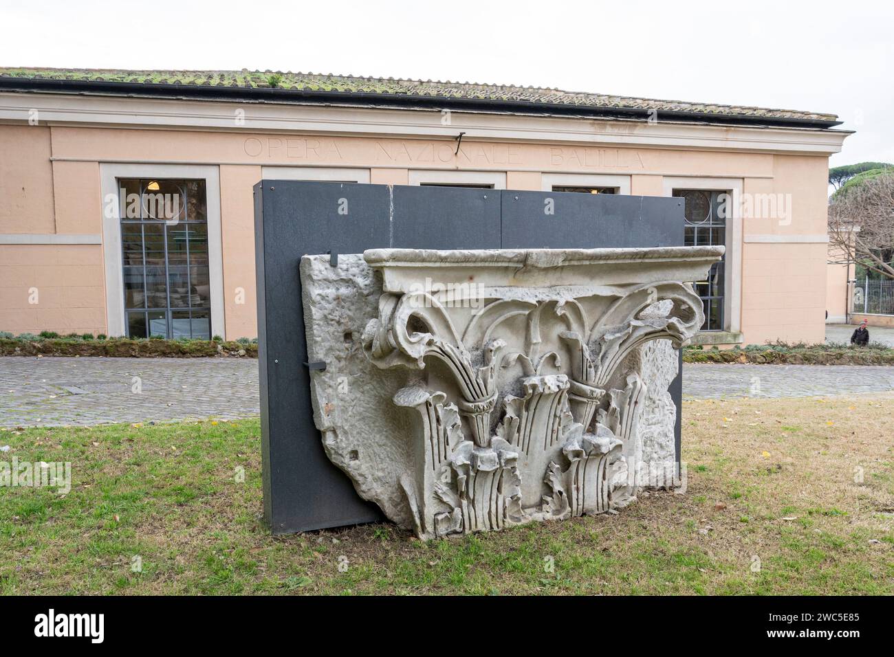 Geschnitzte Marmorblöcke aus dem antiken Rom stehen während der Eröffnung des Archäologischen Parks von Celio und des Forma Urbis Museums. (Foto: Stefano Costantino / SOPA Images/SIPA USA) Stockfoto