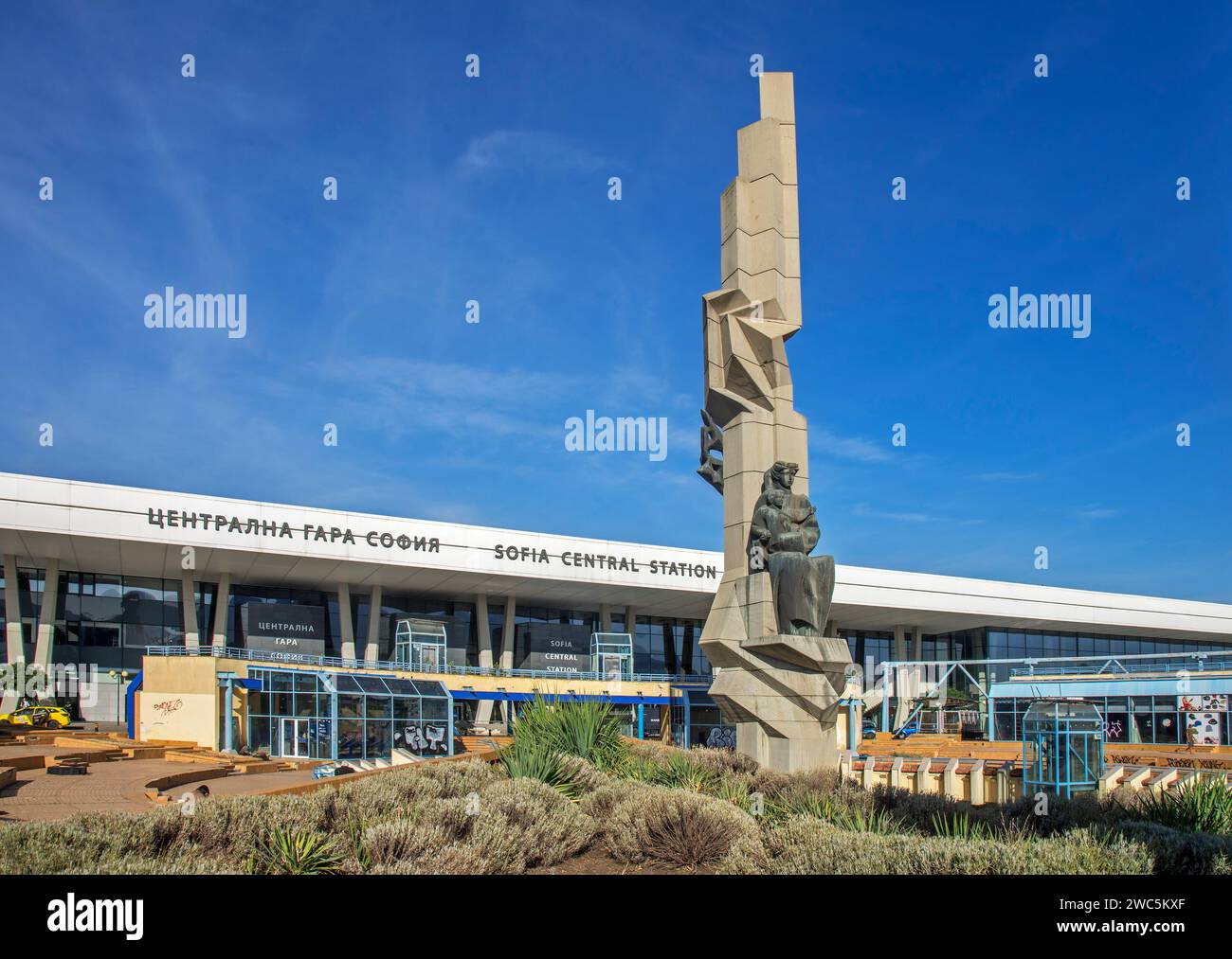 Denkmal Mutter vor dem Hauptbahnhof in Sofia. Bulgarien Stockfoto