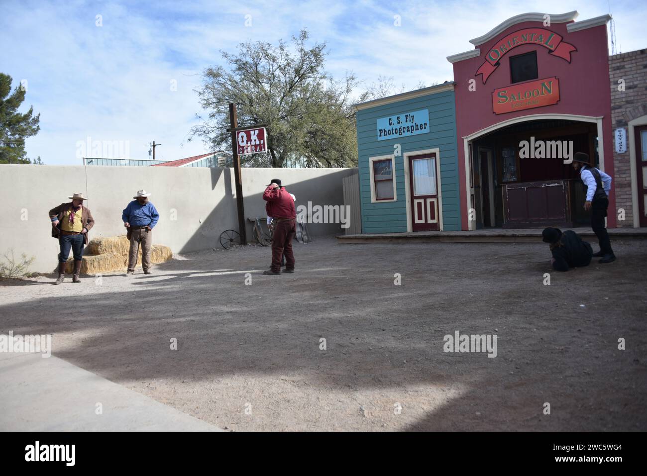 Grabstone, AZ. USA 12/30/2023. Der O.K. Corral Historic Complex bietet Besuchern jeden Alters eine Nachstellung der O.K. Corral Schießerei Stockfoto