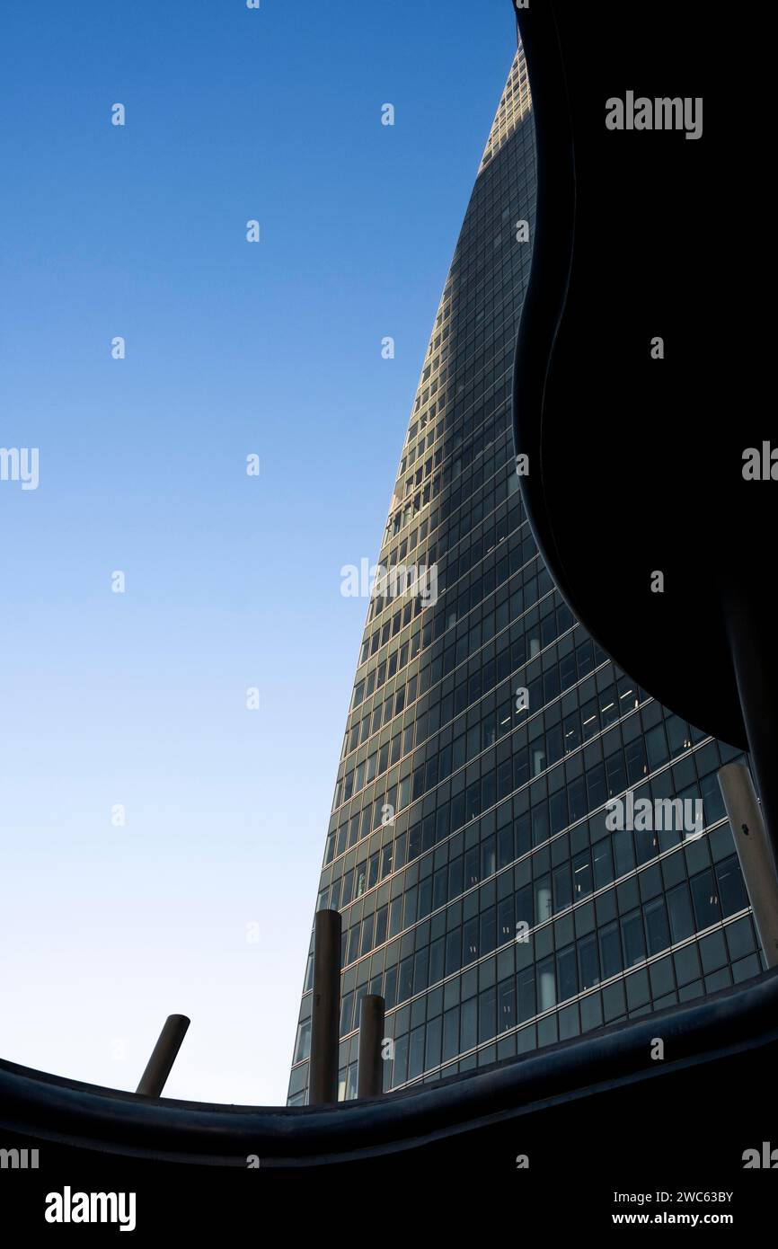 Bürotürme in der zeitgenössischen Stadtlandschaft im Finanzviertel Cuatro Torres in Madrid in Spanien Stockfoto