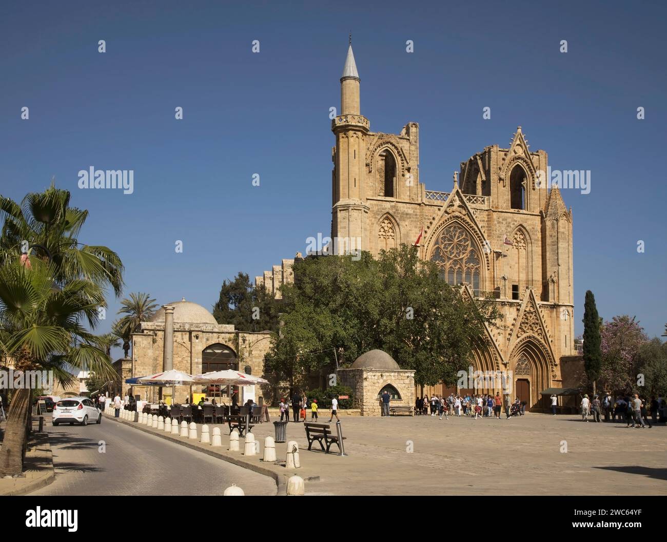 Lala Mustafa Pascha Moschee - Kathedrale des Heiligen Nikolaus am Namik Kemal Platz in Famagusta. Zypern Stockfoto
