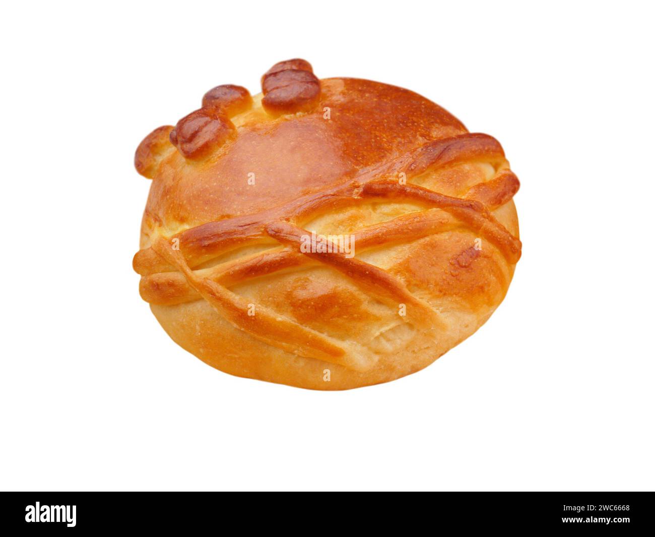 Weizen Sauerteig Brotbrot isoliert auf weiß. Frisch gebackenes goldbraunes Brötchen. Hausgemachtes, dekoriertes rundes Brötchen. Stockfoto