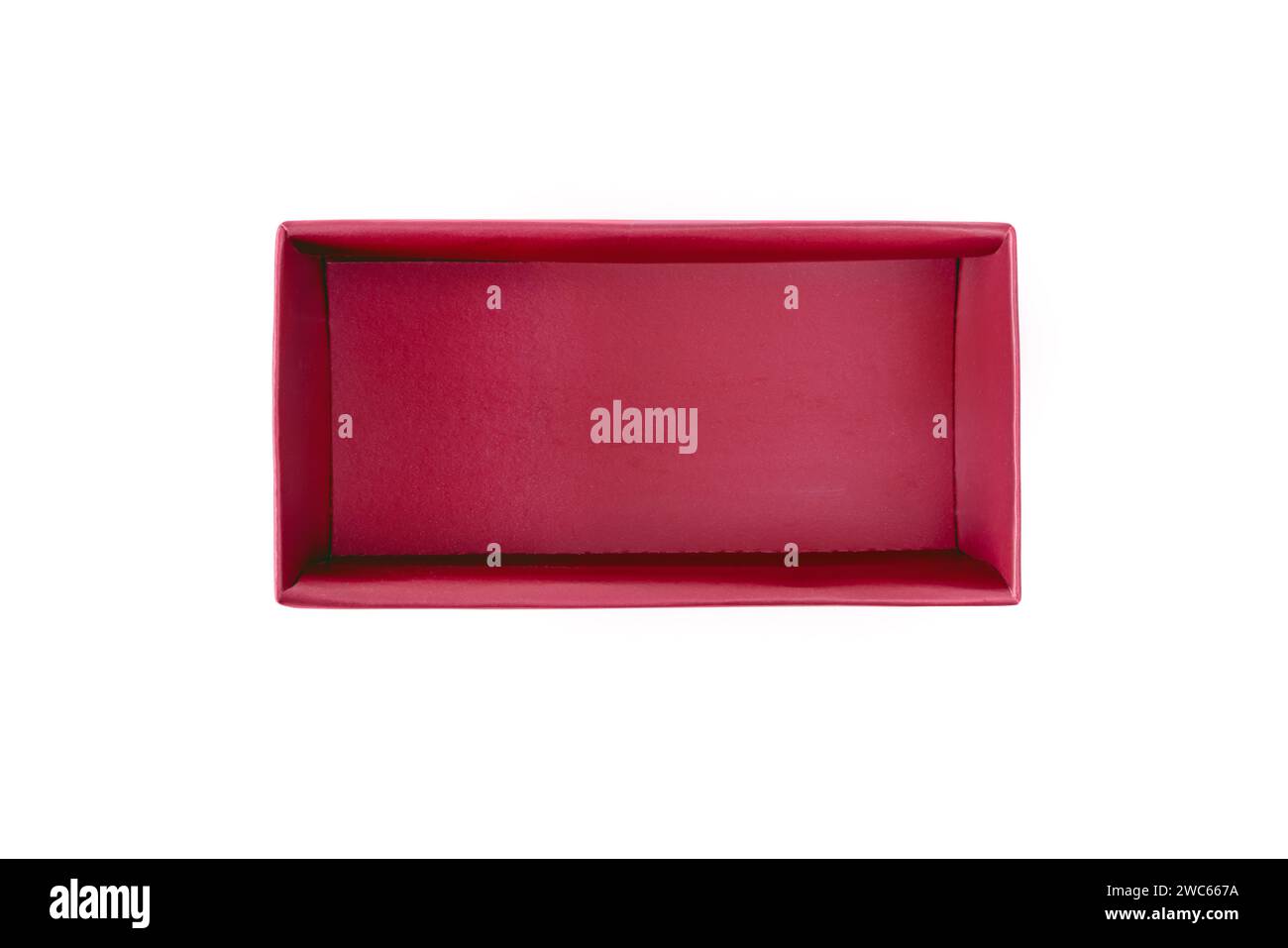 Rote offene, rechteckige Geschenkbox, Draufsicht isoliert auf weiß. Weihnachtsgeschenk Papierbehälter Mockup. Stockfoto