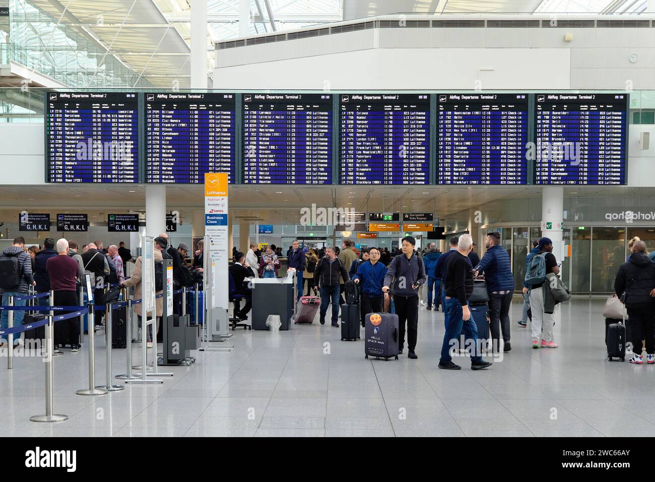 München Flughafen Terminal 2 Abflug www.alamy.de