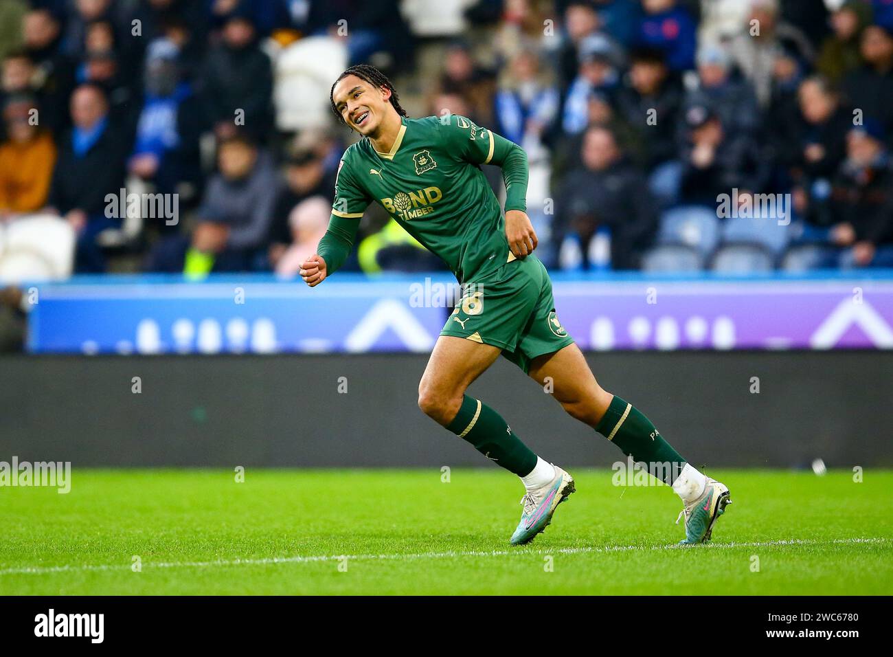 John Smith's Stadium, Huddersfield, England - 13. Januar 2024 Ashley Phillips (26) aus Plymouth - während des Spiels Huddersfield gegen Plymouth, Sky Bet Championship, 2023/24, John Smith's Stadium, Huddersfield, England - 13. Januar 2024 Credit: Arthur Haigh/WhiteRosePhotos/Alamy Live News Stockfoto