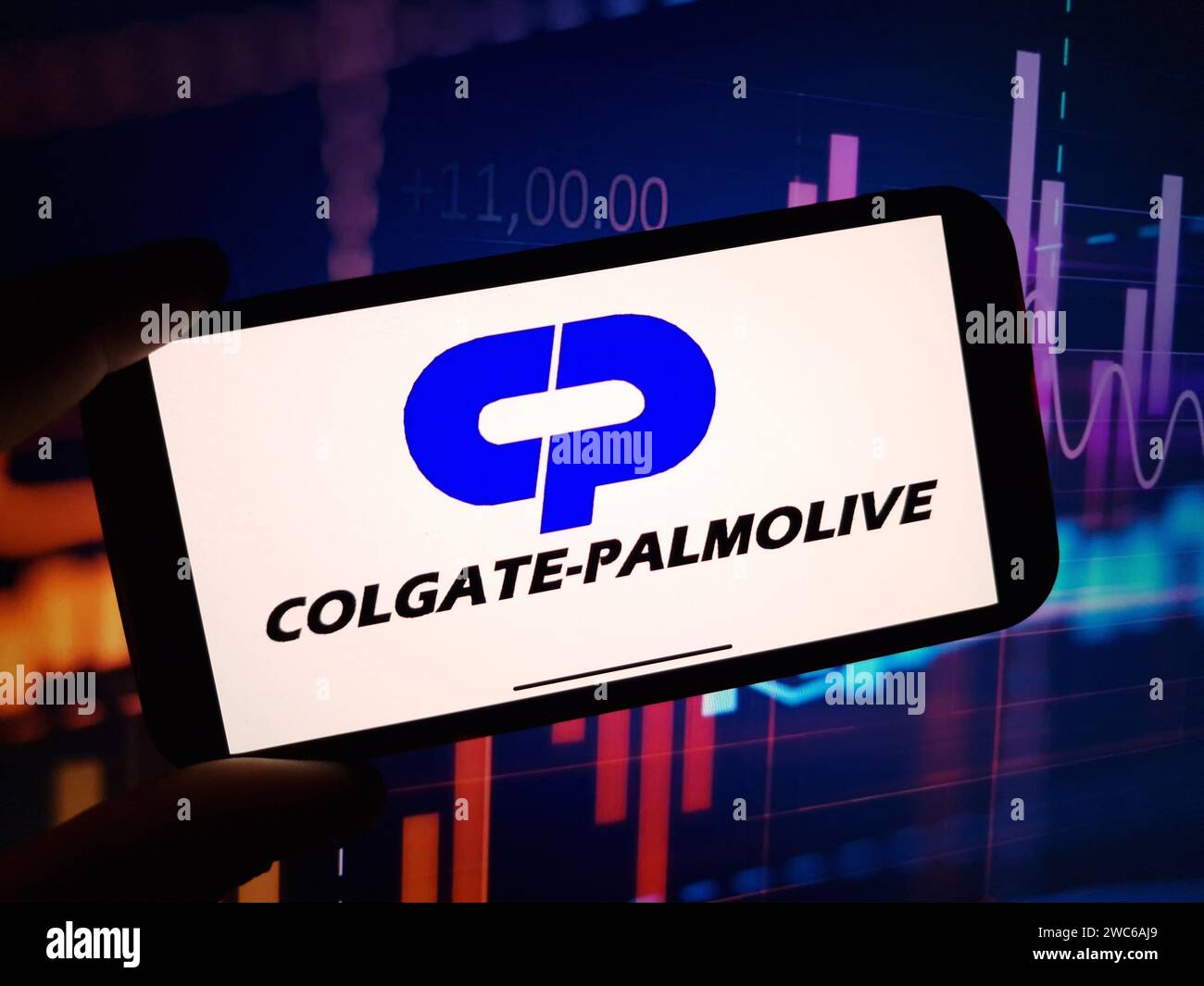 Konskie, Polen - 13. Januar 2024: Das Firmenlogo von Colgate-Palmolive wird auf dem Bildschirm des Mobiltelefons angezeigt Stockfoto