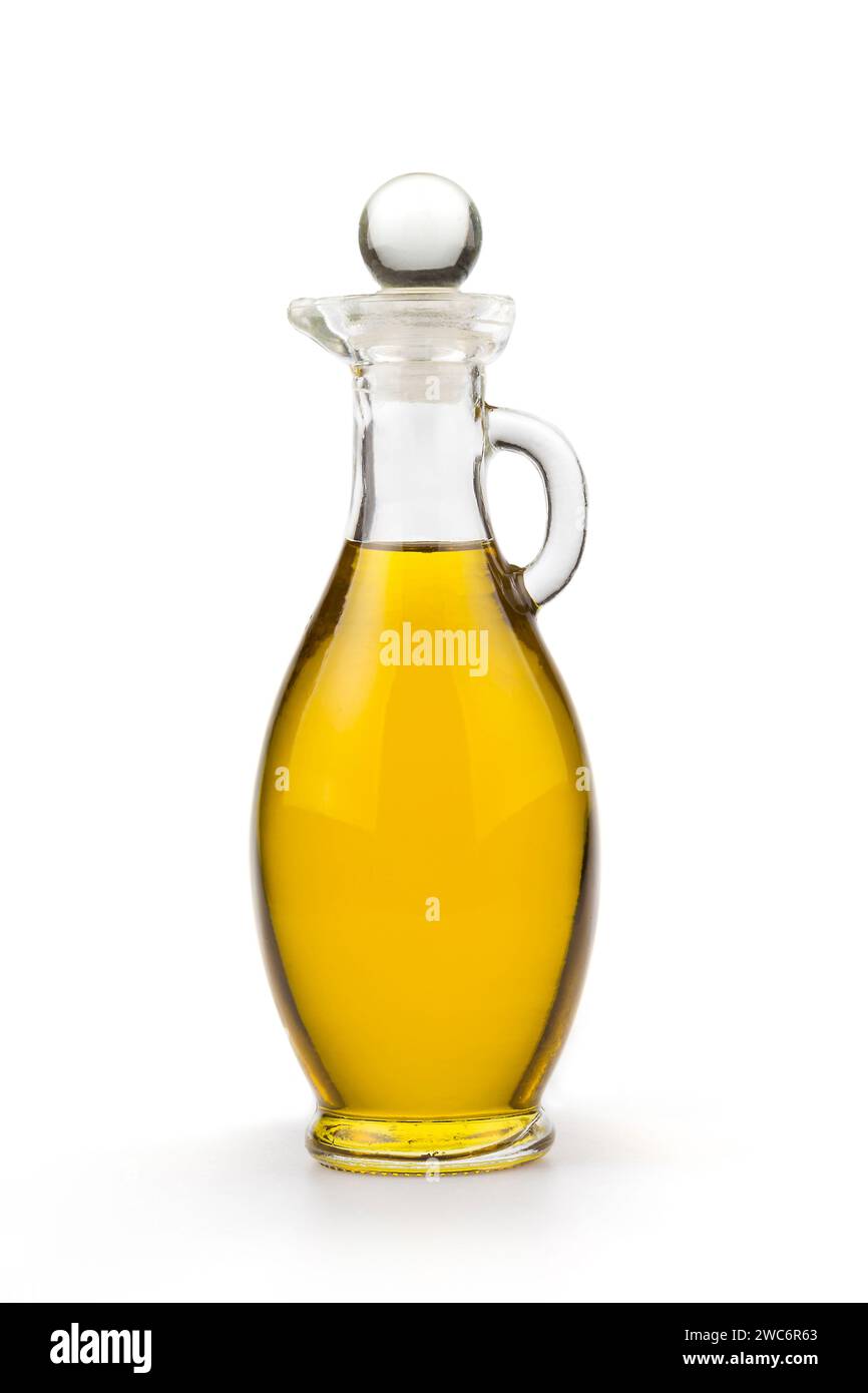 Flasche mit nativem Olivenöl isoliert auf weißem Hintergrund. Stockfoto