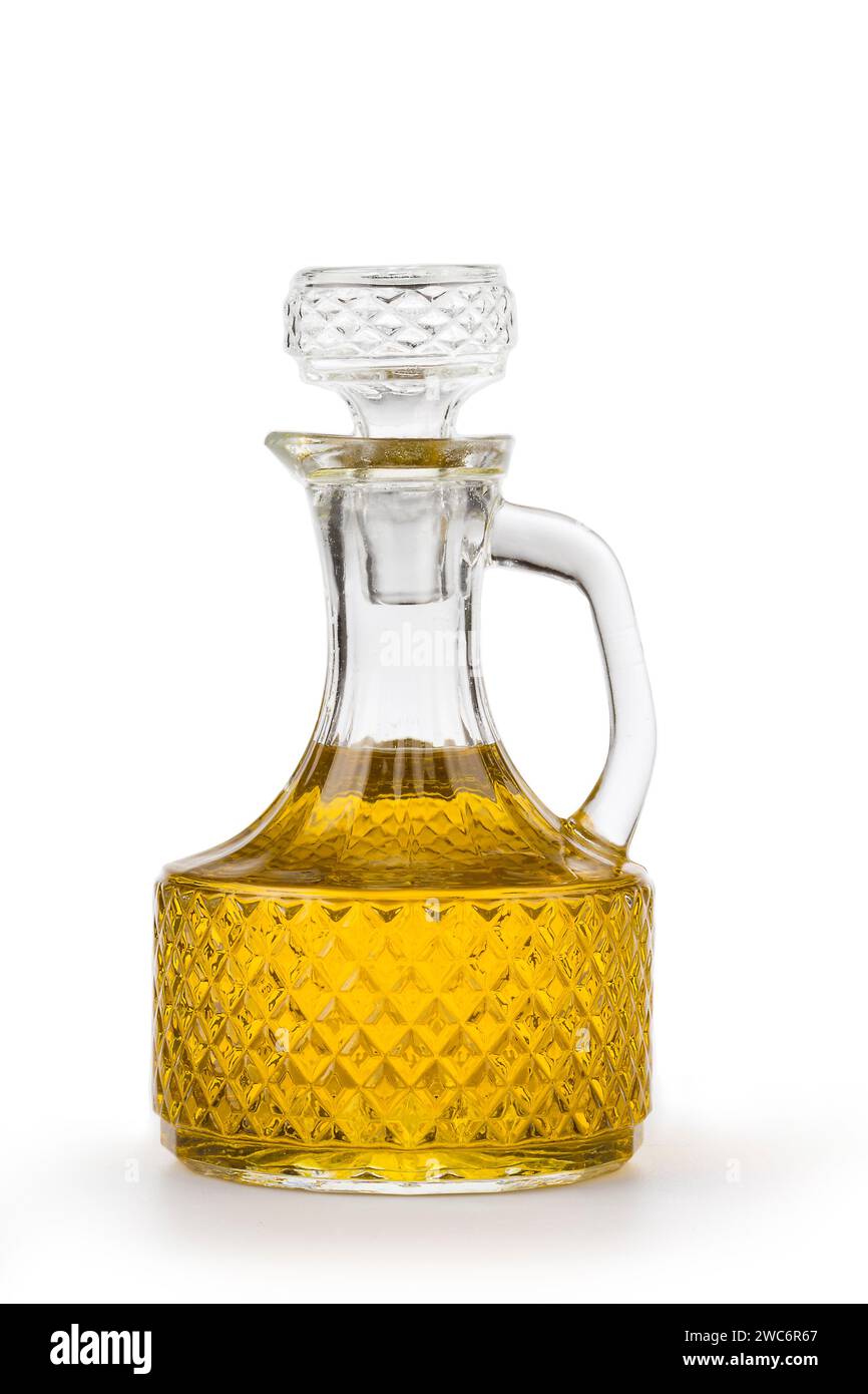 Flasche mit nativem Olivenöl isoliert auf weißem Hintergrund. Stockfoto