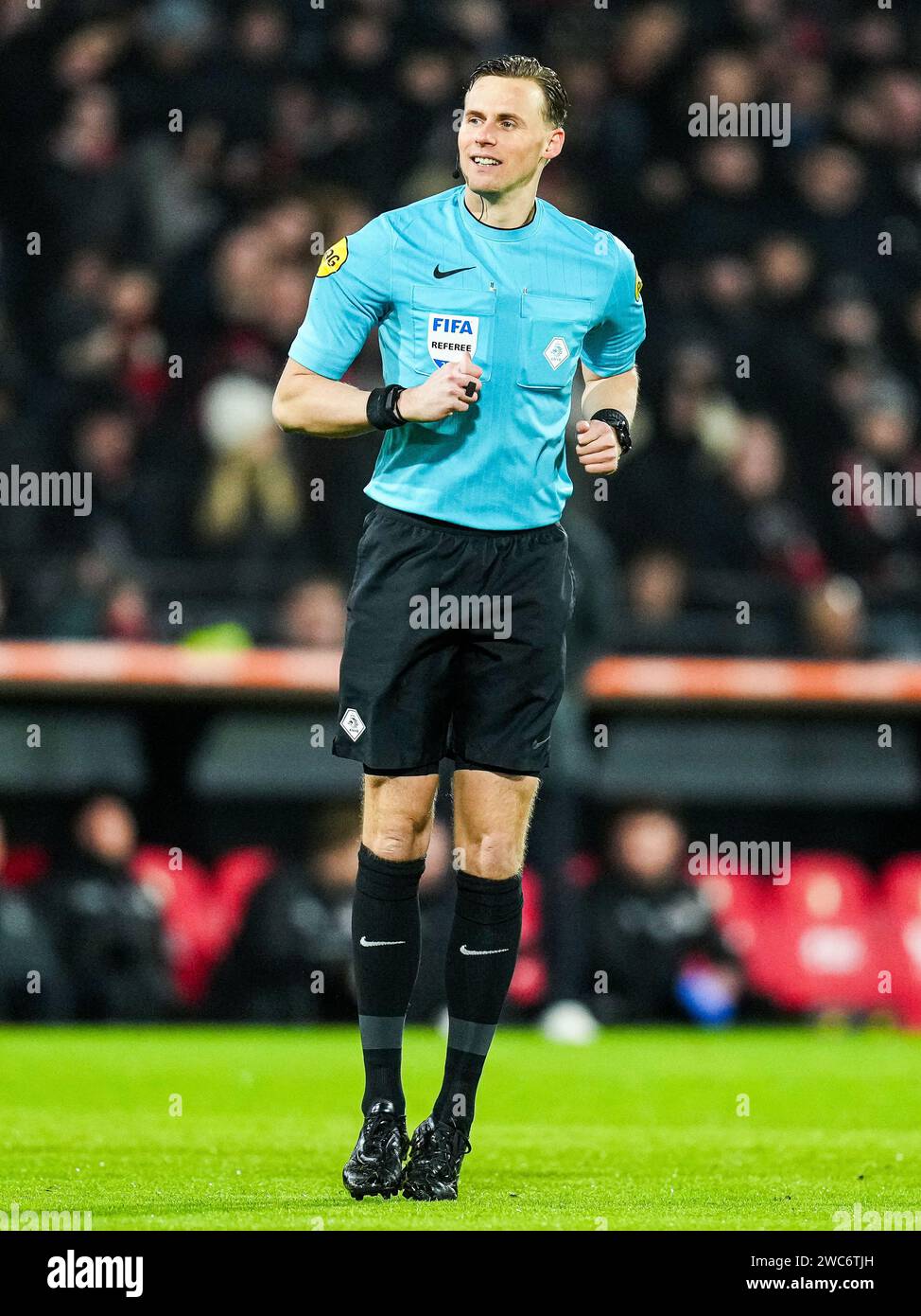 Rotterdam, Niederlande. Januar 2024. Rotterdam - Schiedsrichter Sander van der Eijk beim Eredivisie-Spiel zwischen Feyenoord und NEC im Stadion Feijenoord de Kuip am 14. Januar 2024 in Rotterdam, Niederlande. Credit: Box to Box Pictures/Alamy Live News Stockfoto