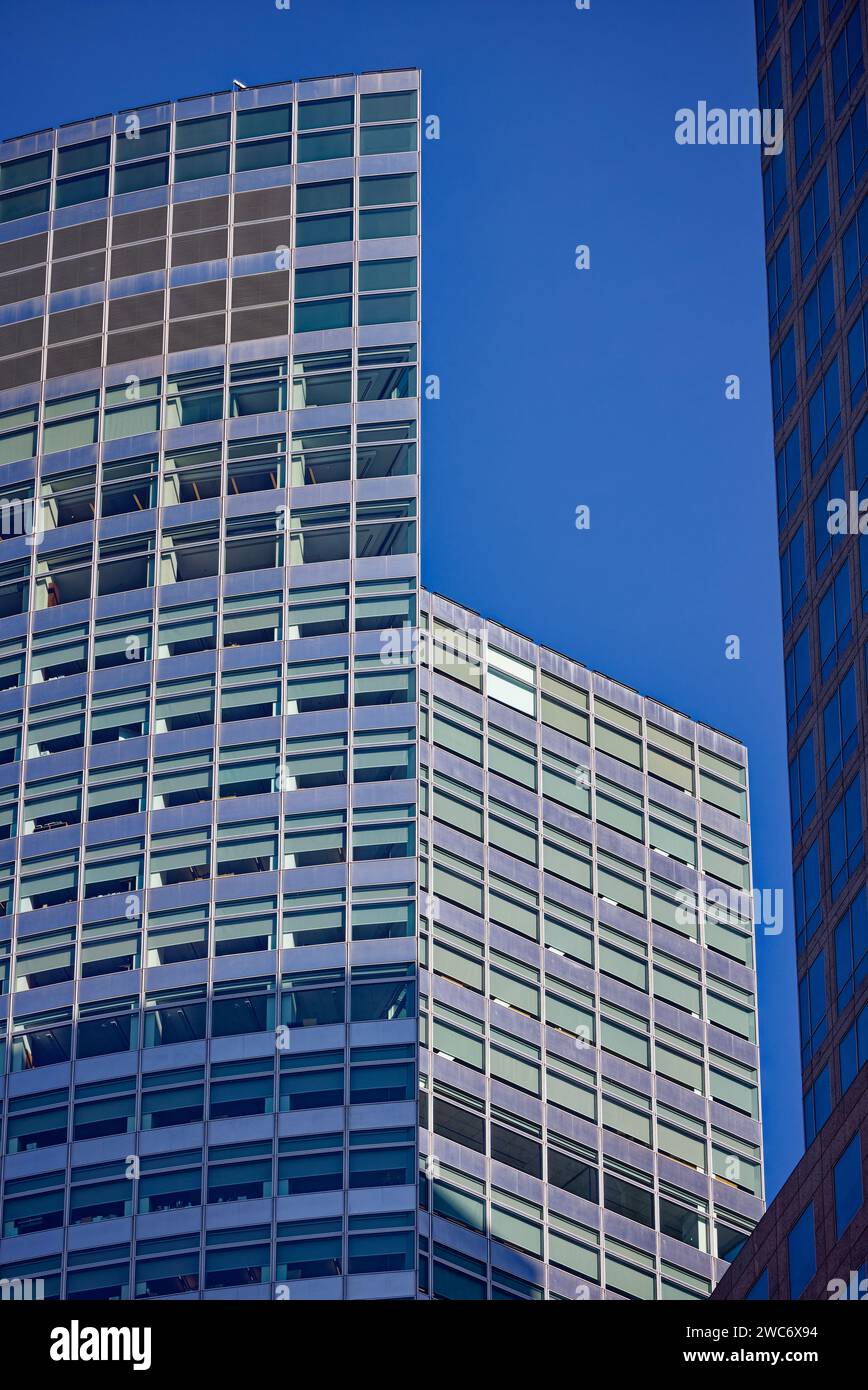Henry Cobb entwarf den Goldman Sachs Tower in zwei Abschnitten und einer gekrümmten Fassade, um die für die Zonierung vorgeschriebenen Höhen- und Sichtlinien einzuhalten. Stockfoto
