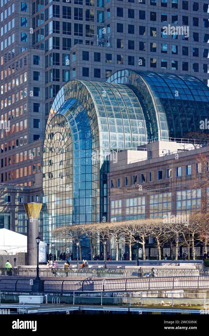 Das von César Pelli entworfene Winter Garden Atrium des Brookfield Place ist ein glasgerahmtes Einkaufszentrum mit erstklassigen Einkaufsmöglichkeiten, Restaurants und Kunstinstallationen. Stockfoto