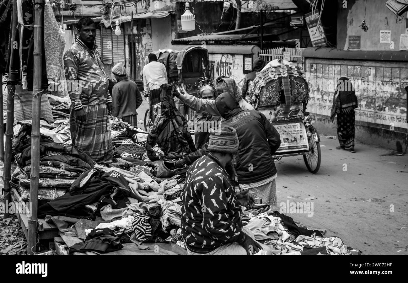 Der Winter Street Market in Dhaka ist ein lebhafter und geschäftiger saisonaler Marktplatz. Dieses Bild wurde am 13. Januar 2024 aus Dhaka, Bangladesch, aufgenommen. Thi Stockfoto