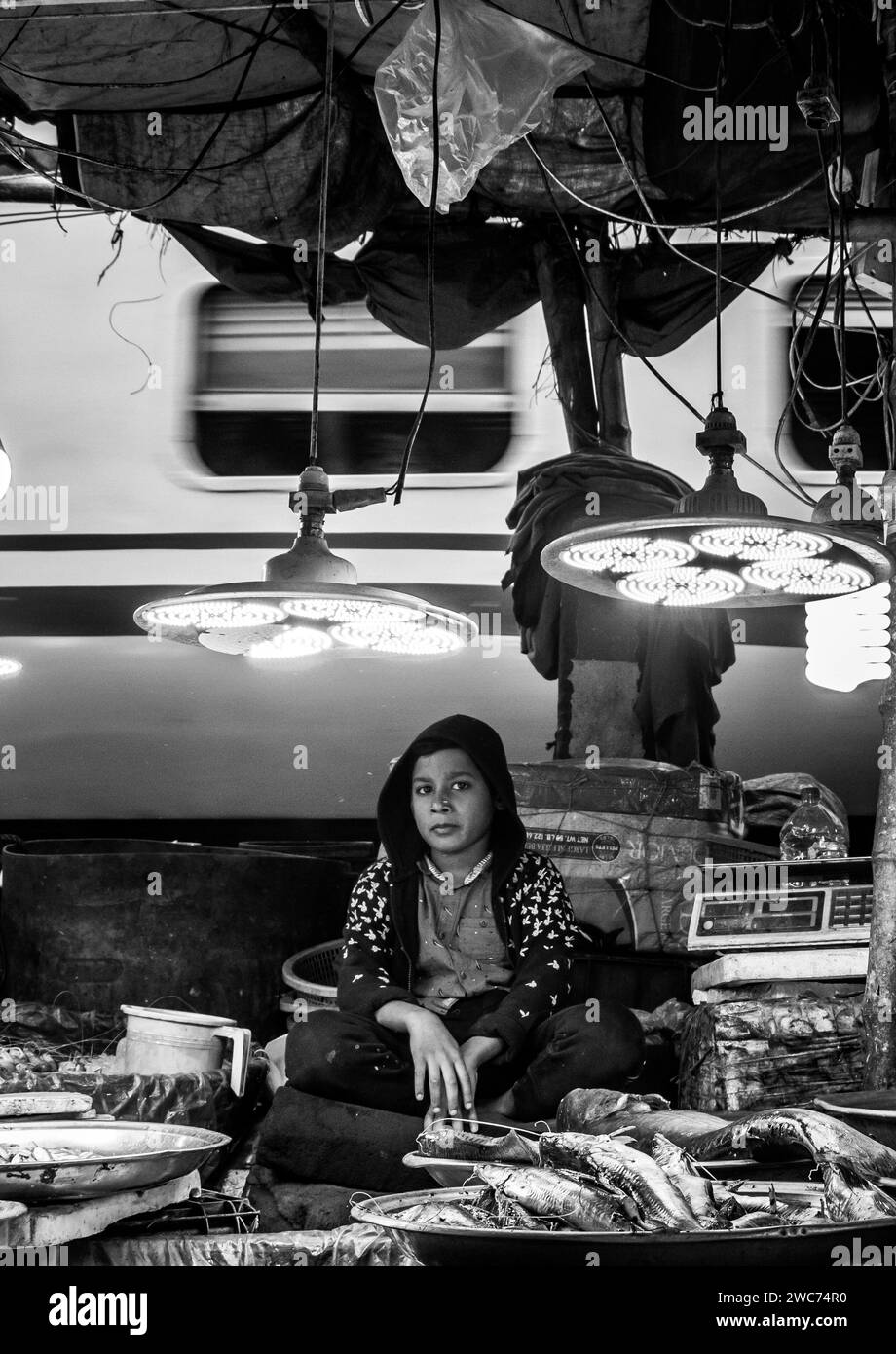 Der Winter Street Market in Dhaka ist ein lebhafter und geschäftiger saisonaler Marktplatz. Dieses Bild wurde am 13. Januar 2024 aus Dhaka, Bangladesch, aufgenommen. Thi Stockfoto