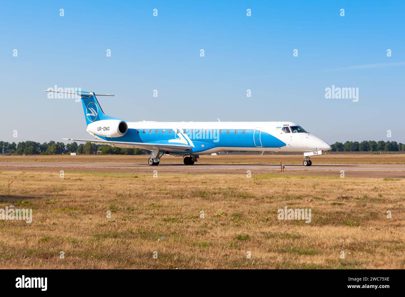 Boryspil, Ukraine - 10. September 2019: Flugzeug Embraer ERJ-145 (UR-DNG) von Windrose Airlines auf dem Boryspil International Airport Stockfoto