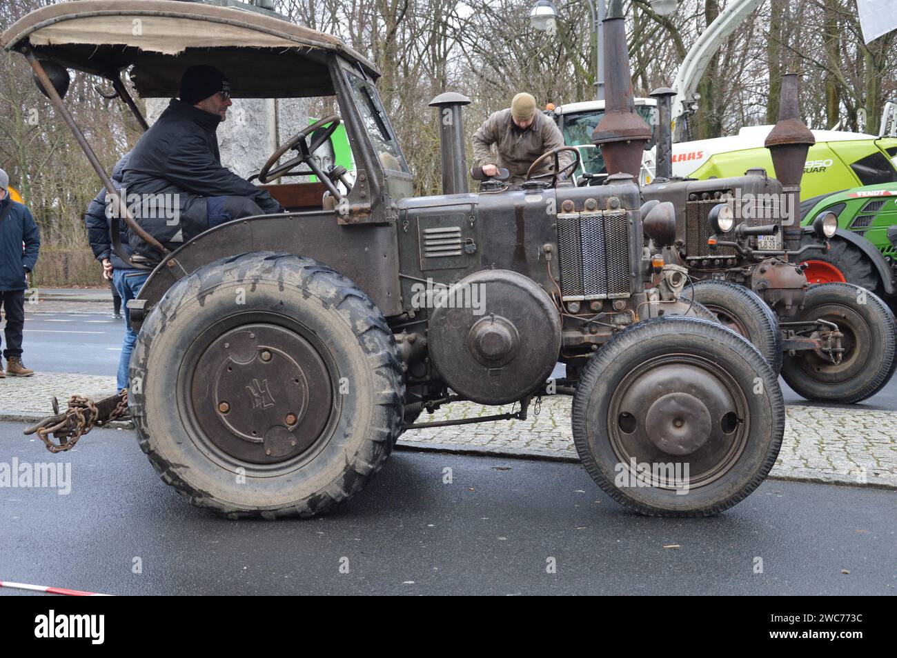 Berlin, Deutschland - 14. Januar 2024 - Farmer Tractor Proteste in der 17th of June Street. (Foto: Markku Rainer Peltonen) Stockfoto
