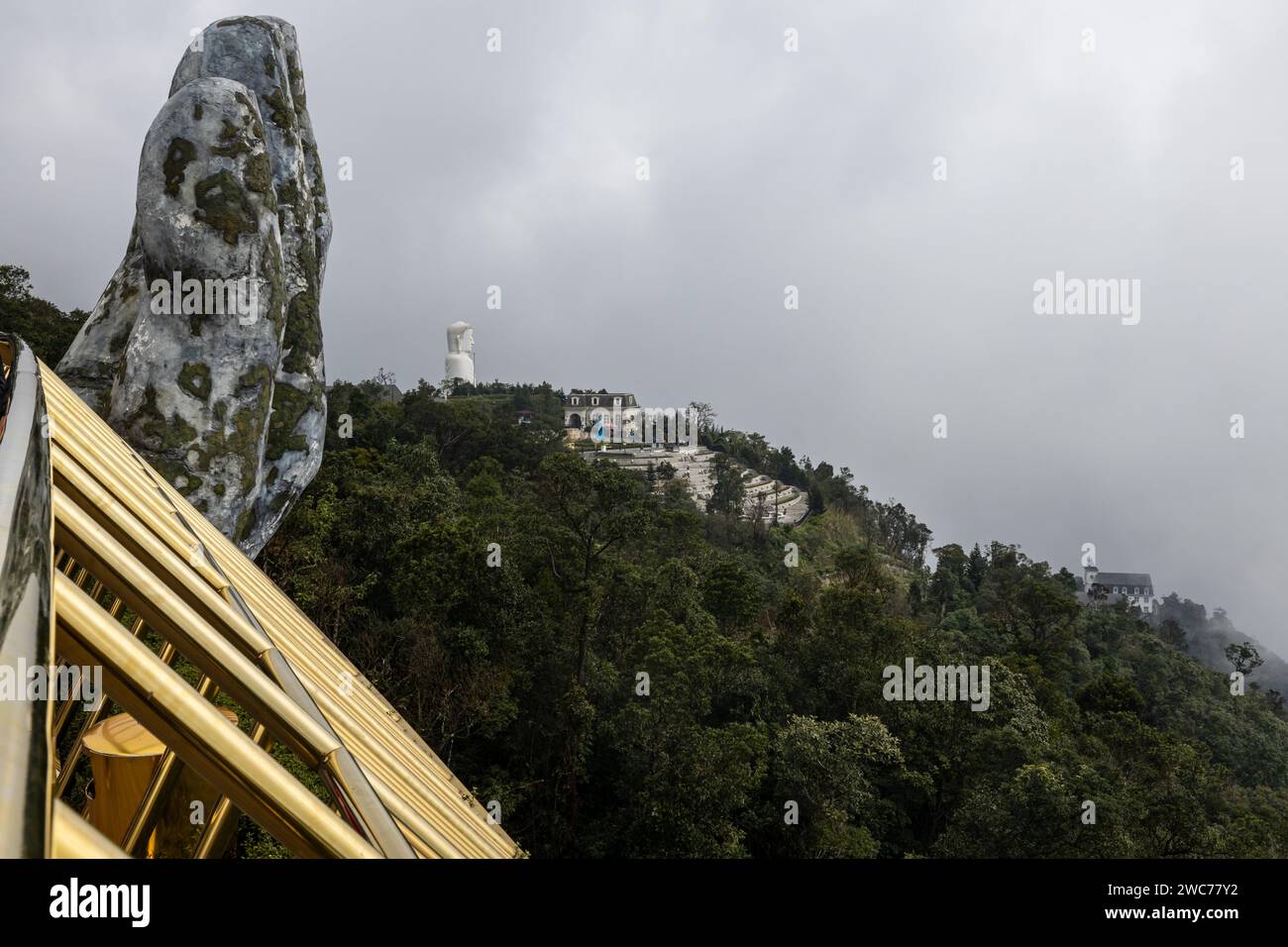 Die Goldene Brücke von da Nang in den Ba Na Hills von Vietnam Stockfoto