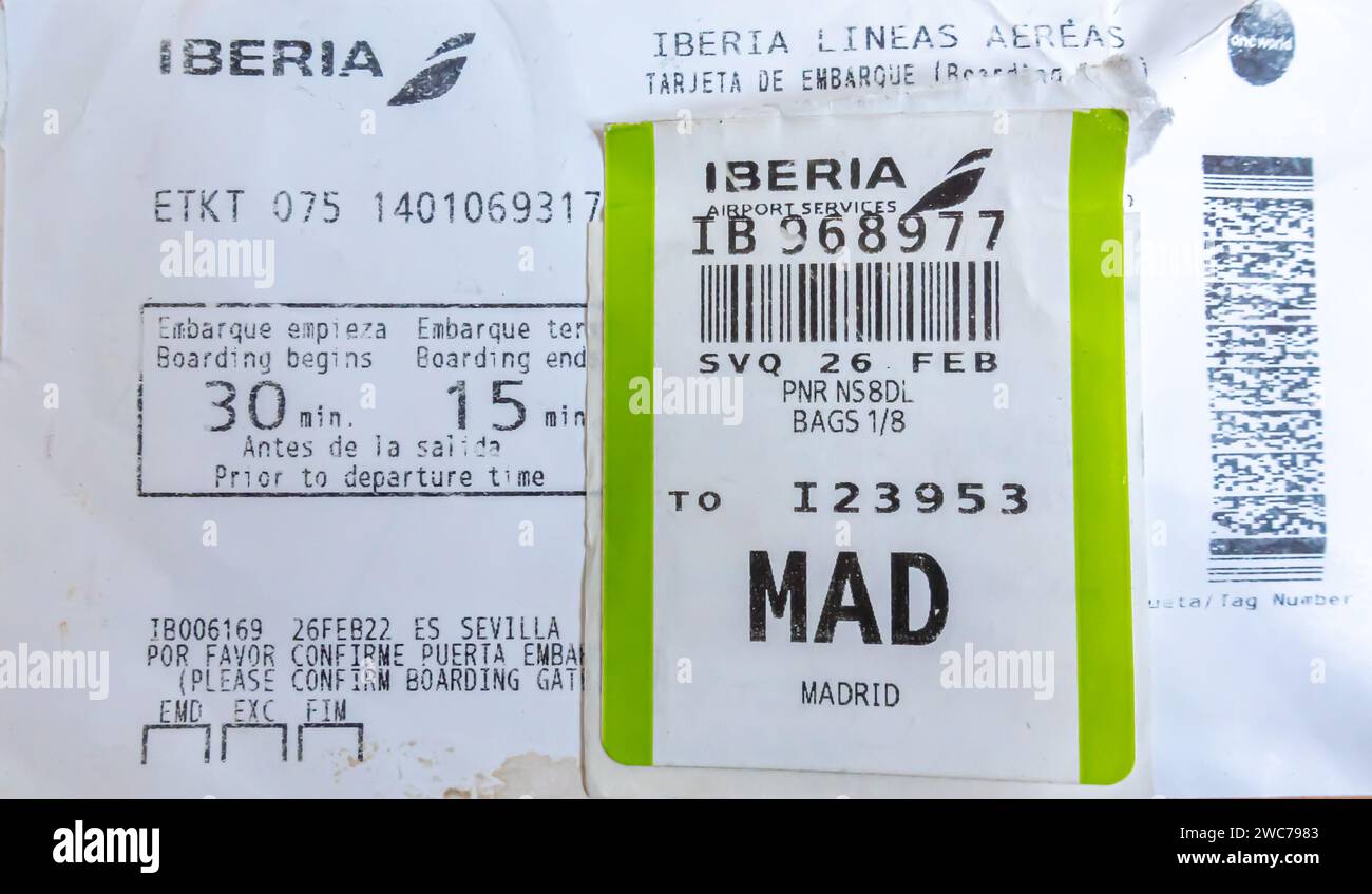 Iberia Fluggesellschaften, Spanien, Bordkarte, MAD Madrid Flughafen Spanien Flughafendienste Gepäck, Taschen Handgepäck Aufkleber Barcode Stockfoto