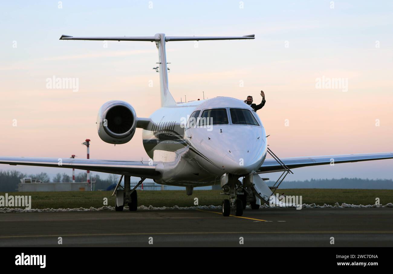 Ein Learjet am 14. Januar 2024 auf dem Flughafen Zürich. Ein Learjet am
