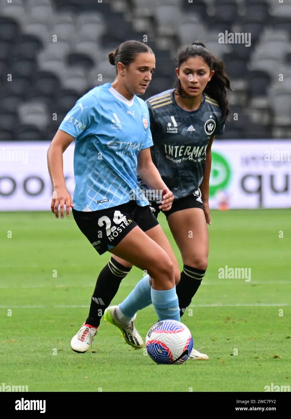 Parramatta, Australien. Januar 2024. Daniela Galic (L) vom Melbourne City FC und Alexia Marina Apostolakis (R) vom Western Sydney Wanderers FC wurden während des Spiels der A-League Women Season 2023-24 in der Unite Round zwischen Western Sydney Wanderers FC und Melbourne City FC im CommBank Stadium gezeigt. Endergebnis: Western Sydney Wanderers FC 1:0 Melbourne City FC. (Foto: Luis Veniegra/SOPA Images/SIPA USA) Credit: SIPA USA/Alamy Live News Stockfoto