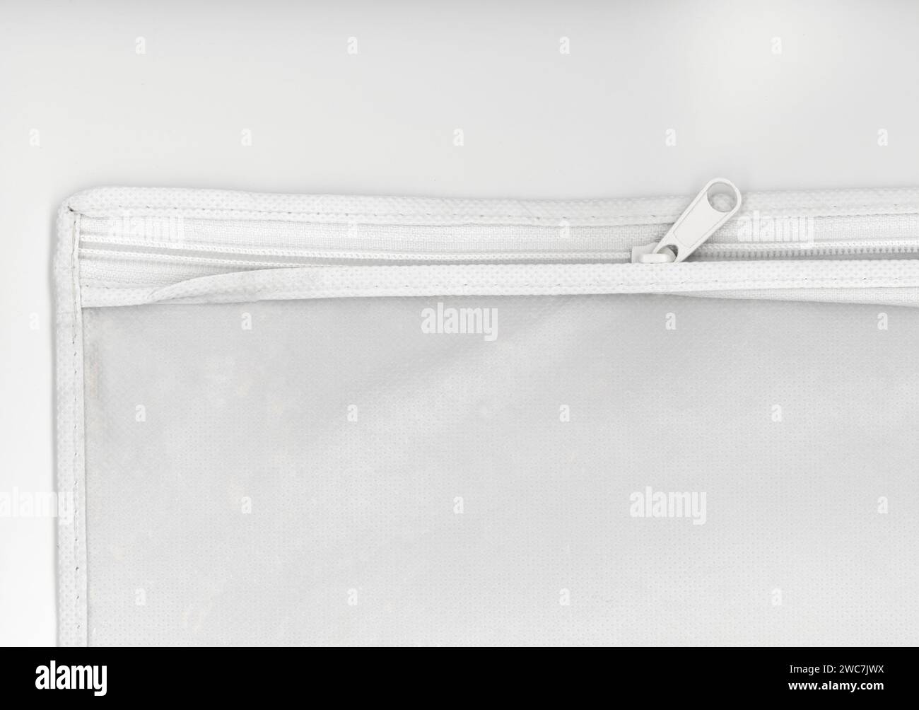 Transparente Kunststofftasche Aus Nylon Mit Weißem Reißverschluss Stockfoto