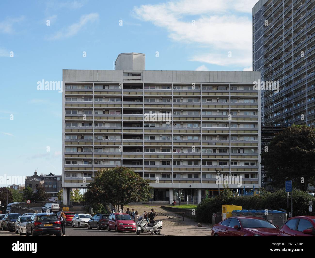 ABERDEEN, Vereinigtes Königreich - 14. SEPTEMBER 2023: Virginia Court High Rise Block of Flats Stockfoto