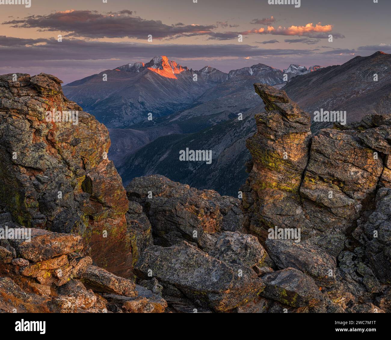 Sonnenuntergang auf dem Longs Peak von der Trail Ridge Road im Rocky Mountain National Park, Coclorado Stockfoto