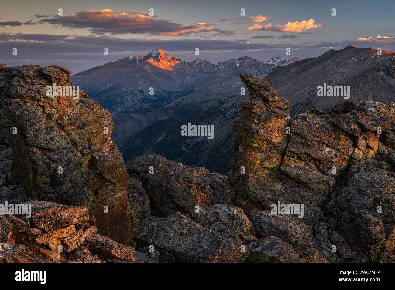 Sonnenuntergang auf dem Longs Peak von der Trail Ridge Road im Rocky Mountain National Park, Coclorado Stockfoto