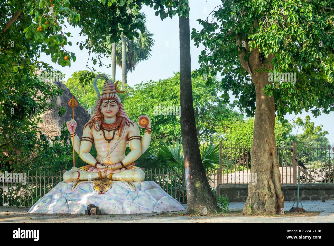 Shiva-Gottheit-Statue in der Nähe des Karukathamman-Tempels, Mahabalipuram, Tamil Nadu, Südindien Stockfoto