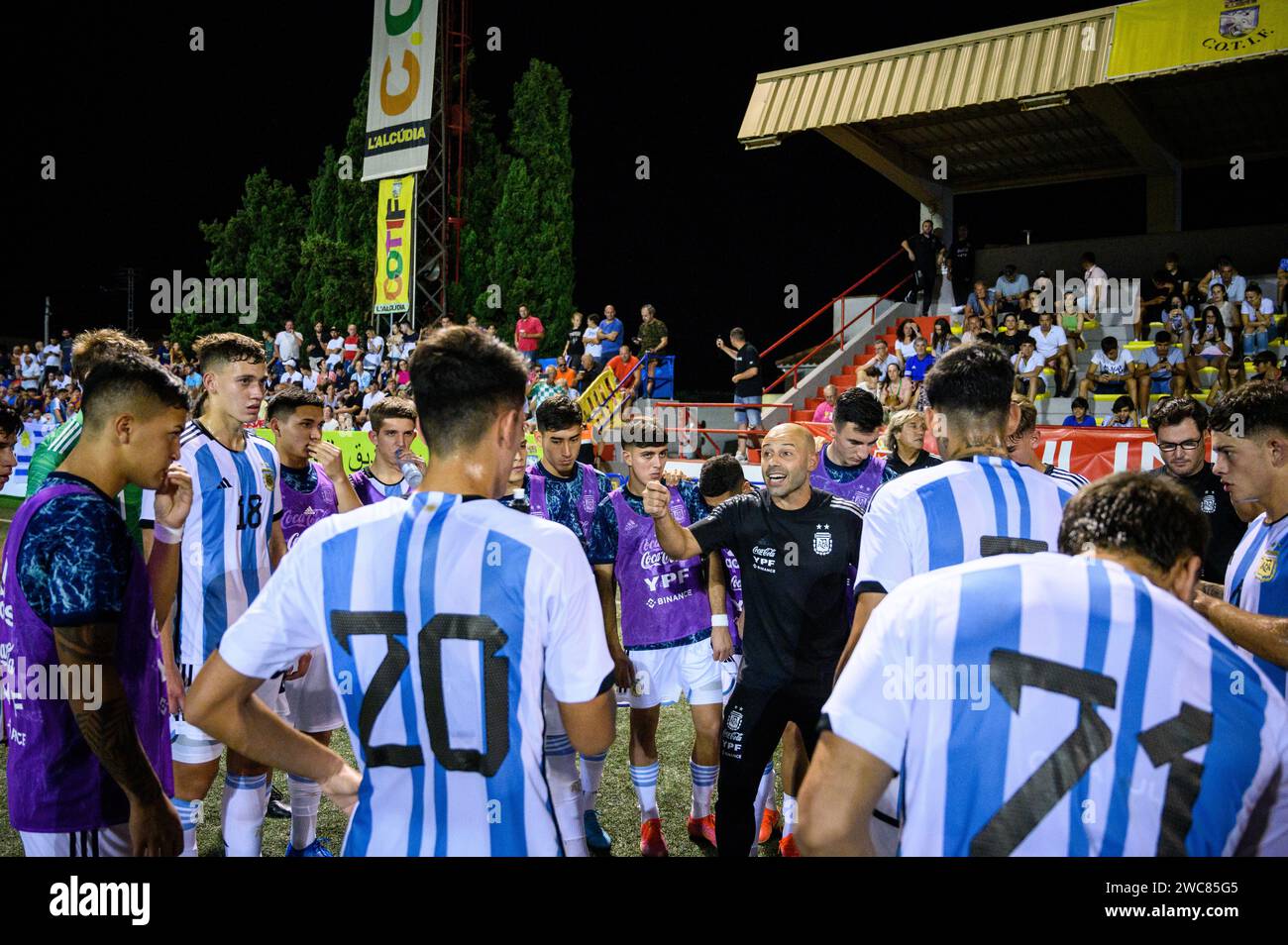 Javier Mascherano, Trainer der argentinischen U-20-Nationalmannschaft, der seinen Spielern Anweisungen gibt, Juli 2022 in Alcudia, Valencia, Spanien. Stockfoto